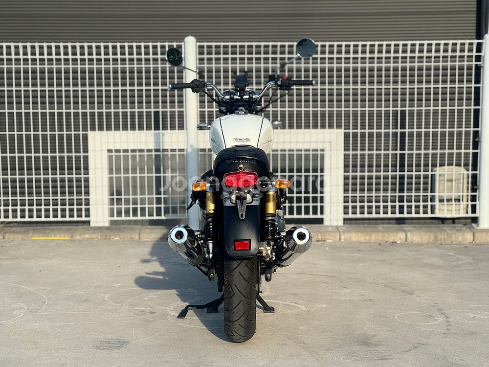 인터셉터650 22년식 딱1만키로 깔끔한화이트차량 판매합니다--5