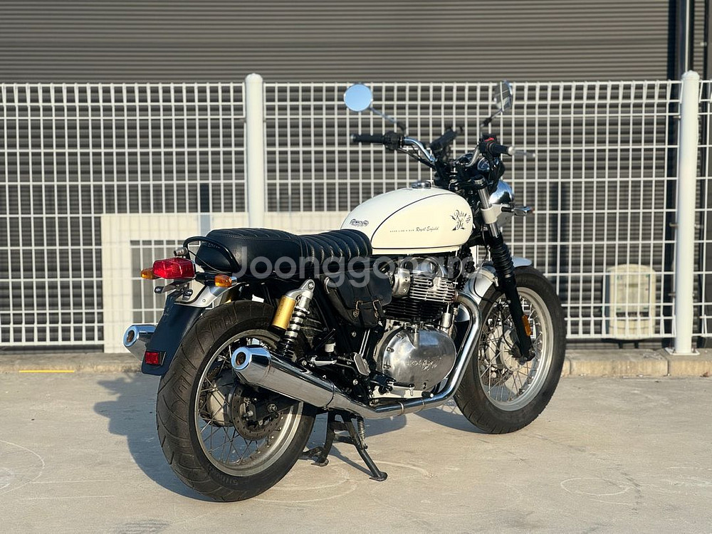 인터셉터650 22년식 딱1만키로 깔끔한화이트차량 판매합니다--6