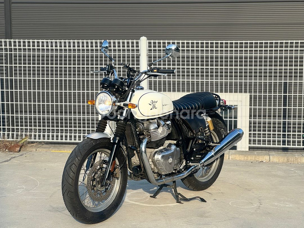 인터셉터650 22년식 딱1만키로 깔끔한화이트차량 판매합니다--2