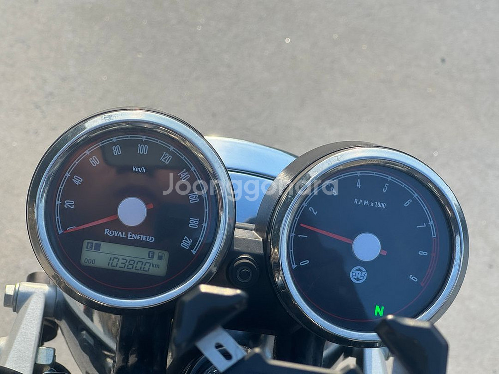 인터셉터650 22년식 딱1만키로 깔끔한화이트차량 판매합니다--8