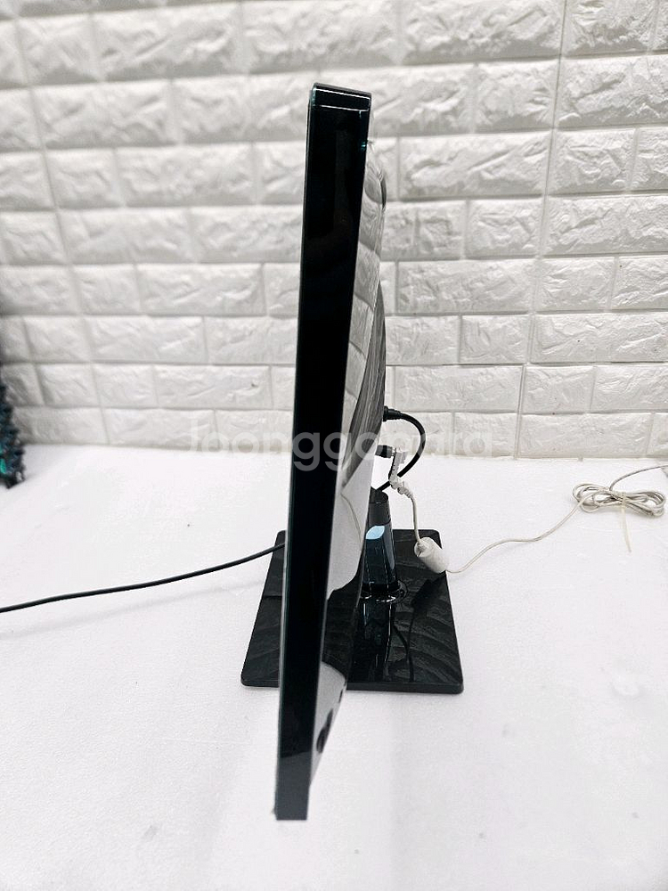 삼성 27인치 LED TV 입니다--2