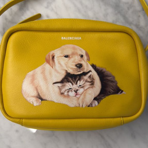 발렌시아가 강아지 캐릭터 크로스백