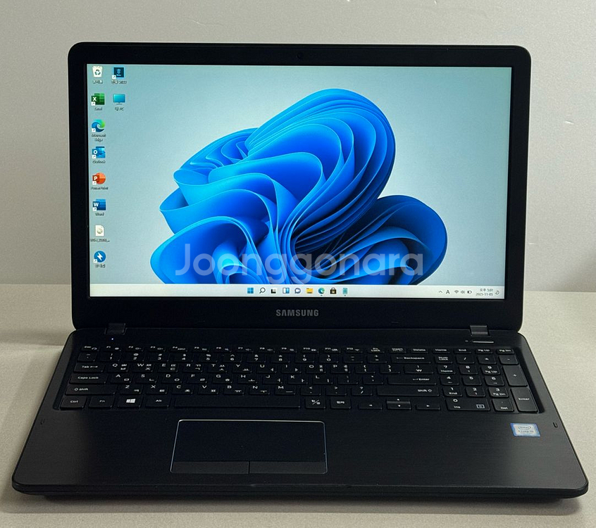[ 배터리 거의 새거 ] 삼성 노트북 NT500R5W i5-7200U--0