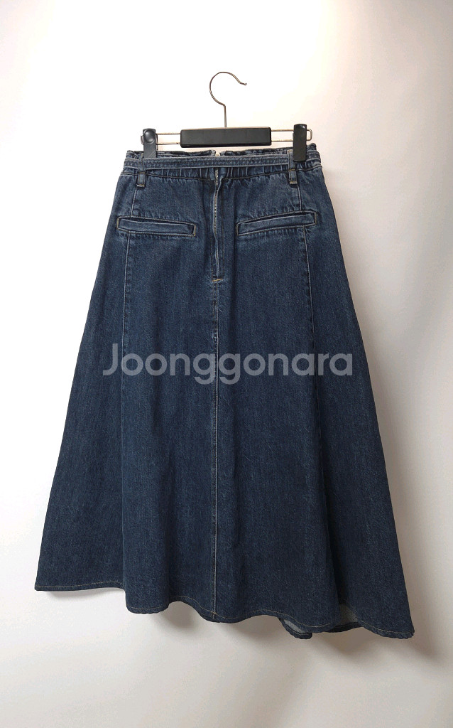 한섬 SJSJ 2023 플레어 벨티드 데님 백밴딩 롱 스커트--6