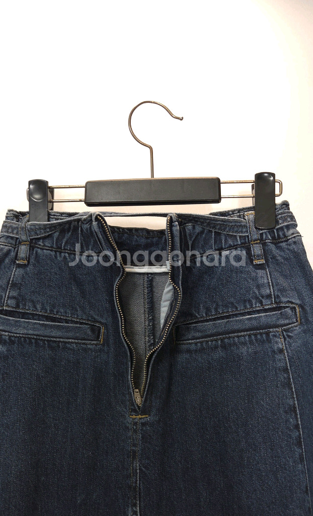 한섬 SJSJ 2023 플레어 벨티드 데님 백밴딩 롱 스커트--7