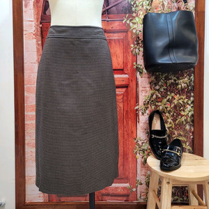 더아이잗컬렉션 H라인 체크 스커트