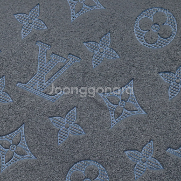 루이비통 네이비 블루 모노그램 섀도우 포쉐트 디스커버리 클러치 (내장칩) / M80425--8