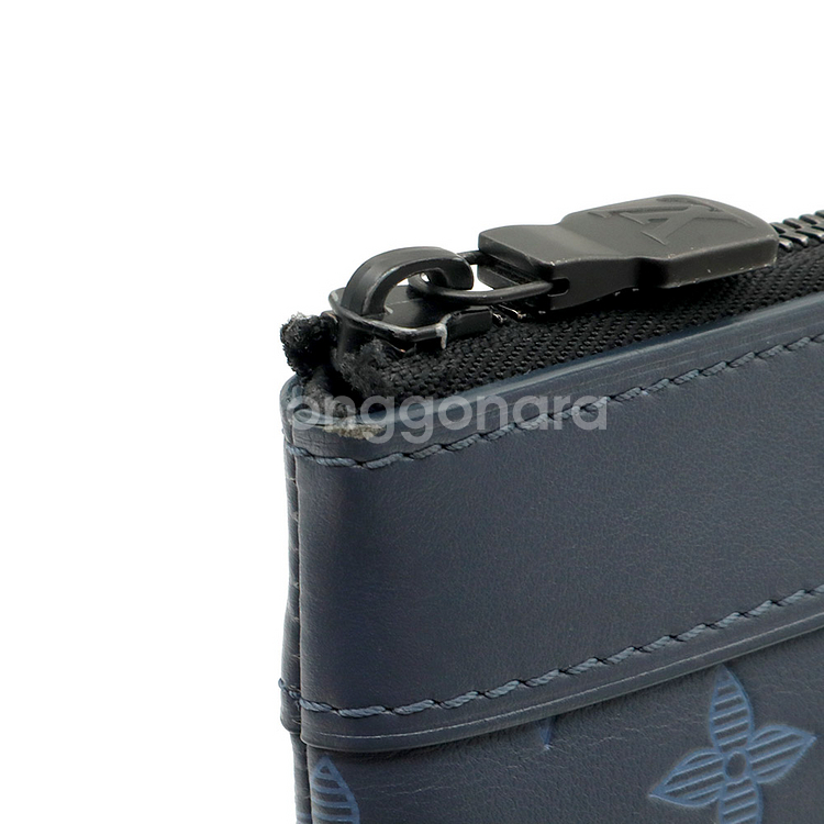 루이비통 네이비 블루 모노그램 섀도우 포쉐트 디스커버리 클러치 (내장칩) / M80425--9