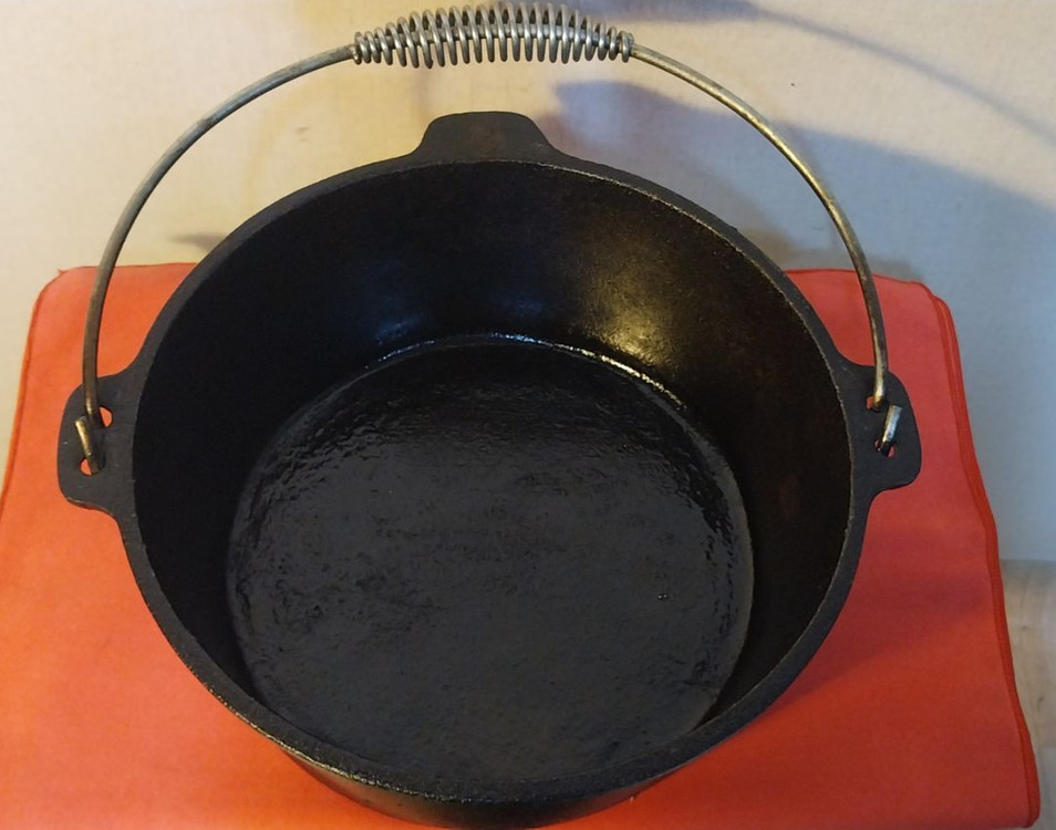 (중고)KAZMI 캠핑 무쇠냄비 팝니다.(24cm)--3