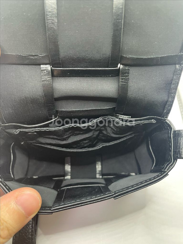 보테가베네타 블랙 카프스킨 빈티지레더 캔디 카세트백--8