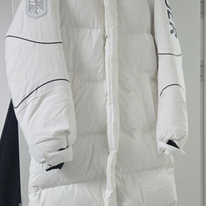 데상트 한정판 봅슬레이 (독일 인스파이어드)롱패딩 90사이즈