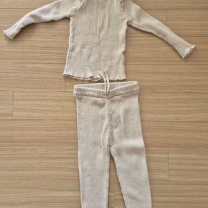 슈슈앤크라 니트 상하 24m