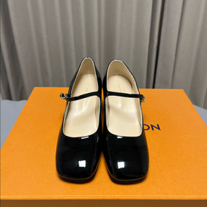 슈마루 루이트글로시스퀘어코버클메리제인힐