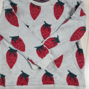 마틸다 딸기 패턴 니트 스웨터