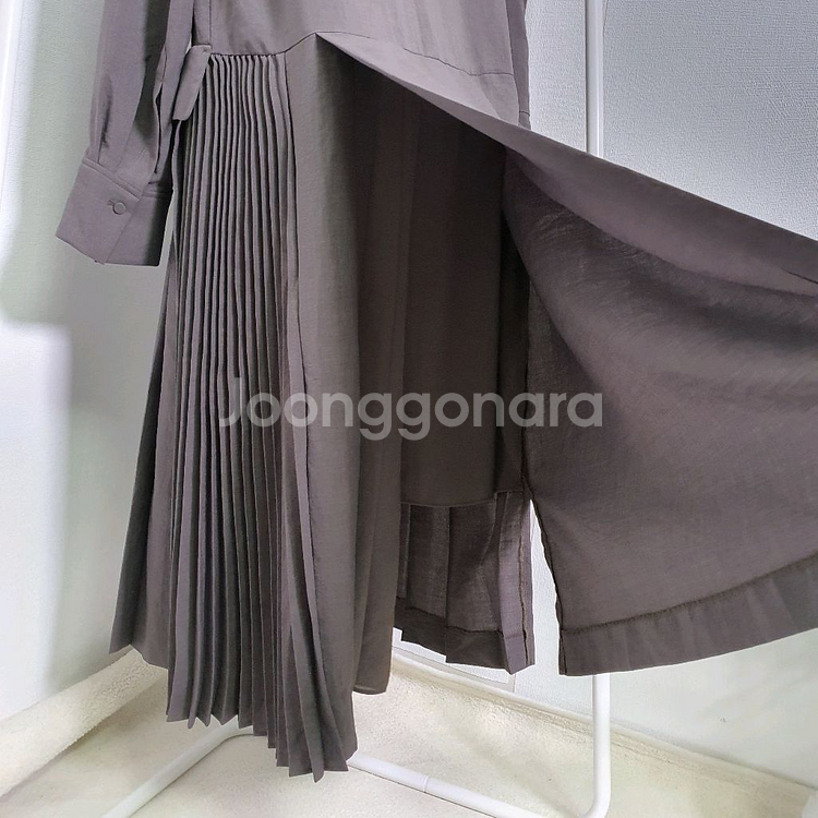 더 아이잗 컬렉션 더블 플리츠 원피스--3