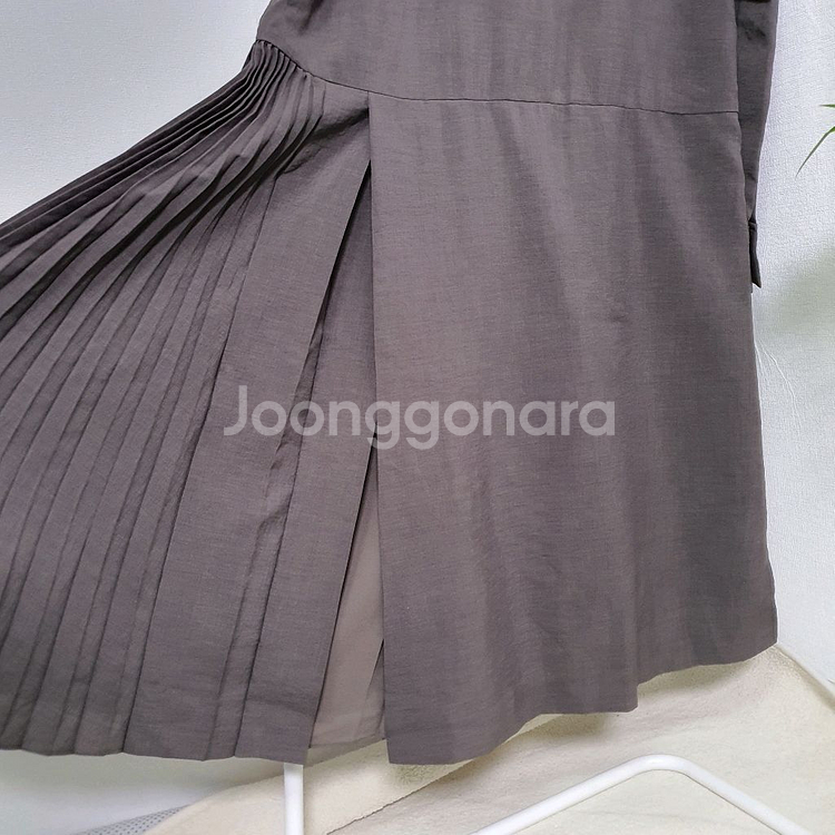 더 아이잗 컬렉션 더블 플리츠 원피스--2