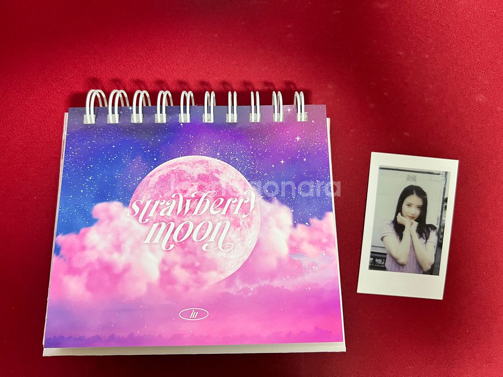 아이유 스트로베리문 굿즈 판매합니다--5