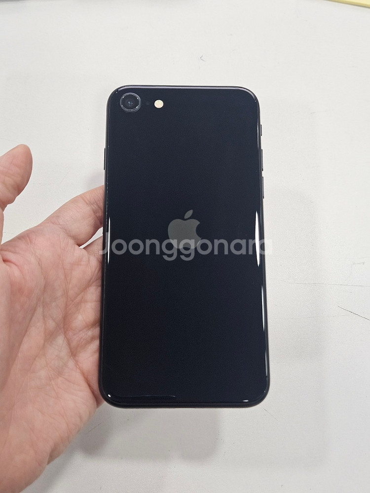 아이폰SE3 64GB 블랙 판매합니다!--0