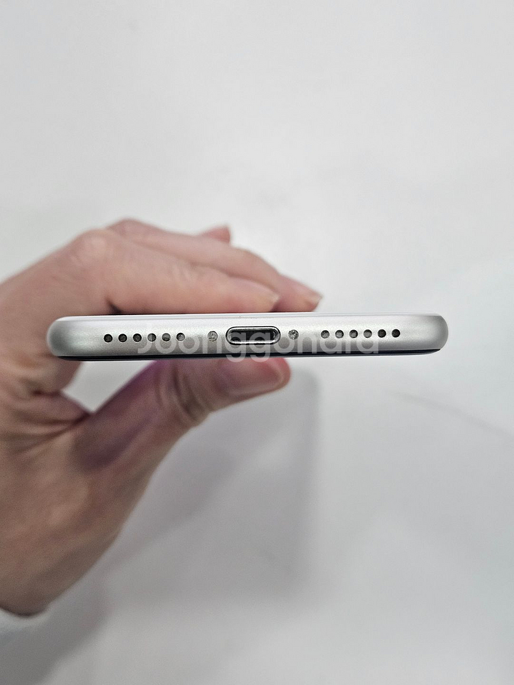 아이폰SE3 64GB 화이트 판매합니다!--4