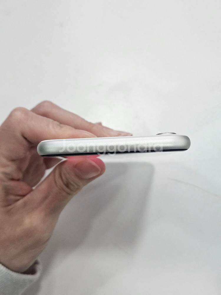 아이폰SE3 64GB 화이트 판매합니다!--3