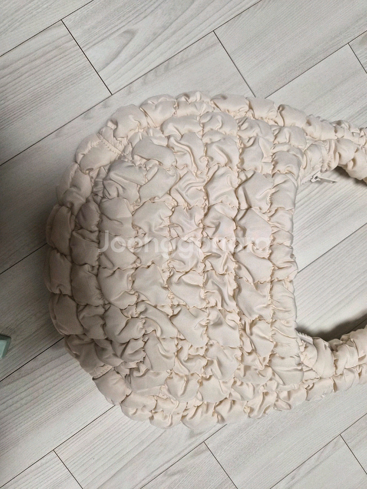 코스 미니백 cos 구름백 아이보리 /칼린 코지백 L--2