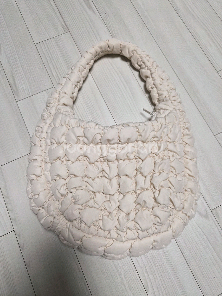 코스 미니백 cos 구름백 아이보리 /칼린 코지백 L--3