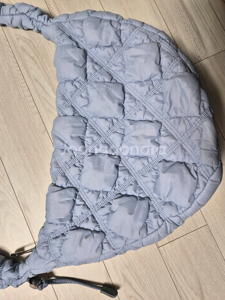 코스 미니백 cos 구름백 아이보리 /칼린 코지백 L--5