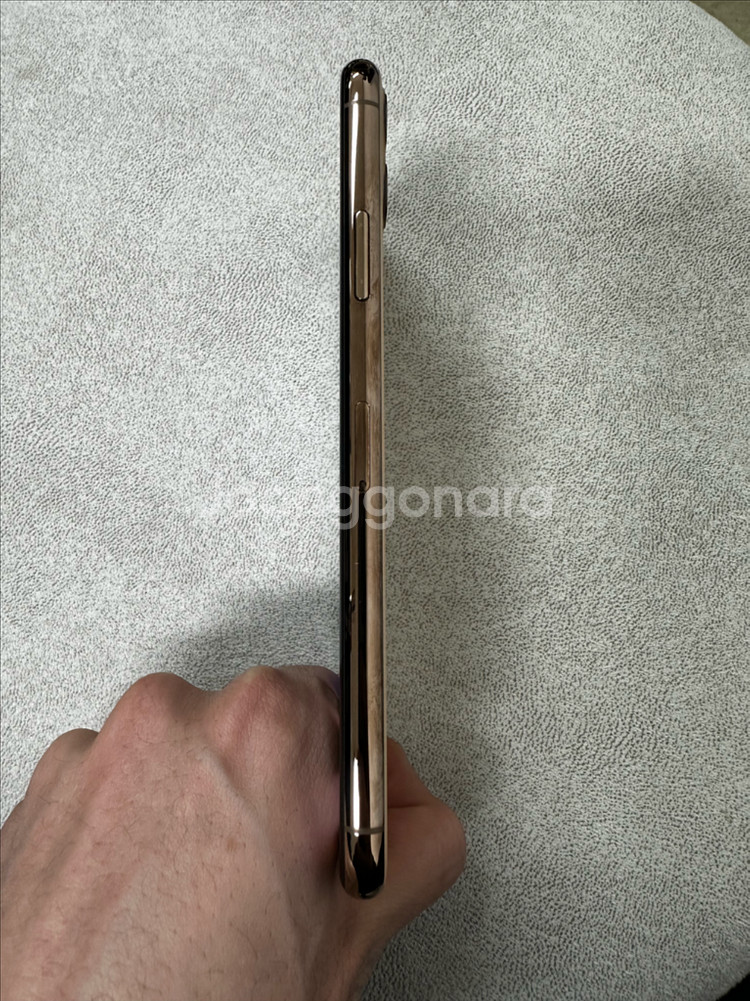 아이폰 11 프로맥스 256GB 골드색상 팝니다--6