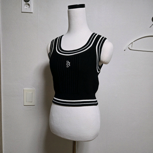 잇미샤 2022 슬리브리스 탑