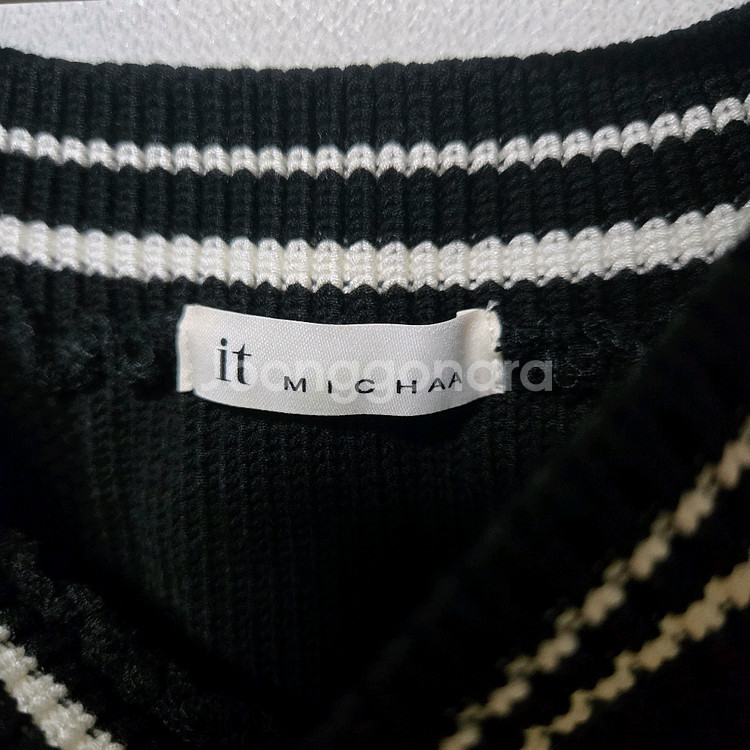 잇미샤 2022 슬리브리스 탑--4