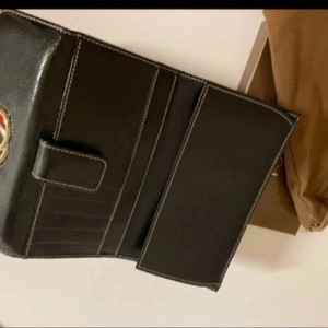 구찌 에나멜 가죽 장지갑