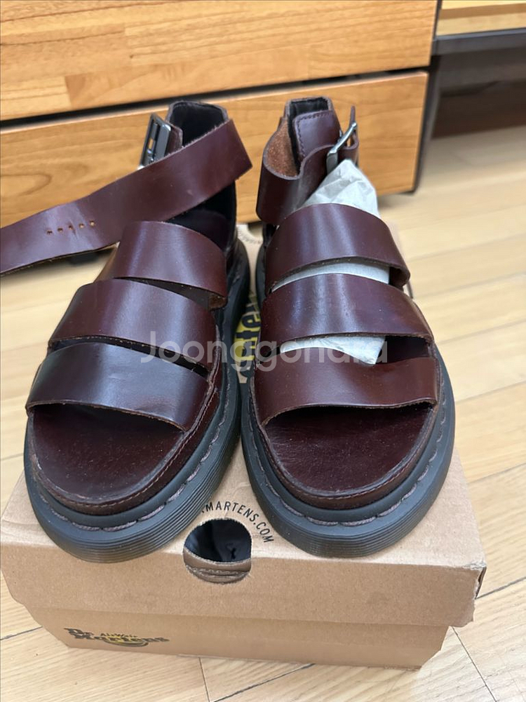 닥터마틴 클라리사 통가죽샌들 새제품37--0