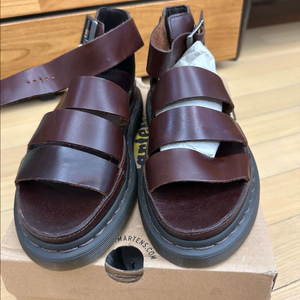 닥터마틴 클라리사 통가죽샌들 새제품37