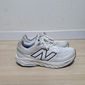 뉴발란스 860 프레쉬폼 운동화 260