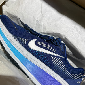 나이키 런닝화 보메로 18 HM6803-401