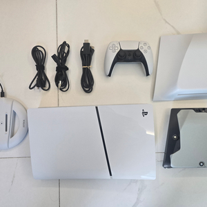 PS5 슬림 디지털+디스크 드라이브 판매합니다.