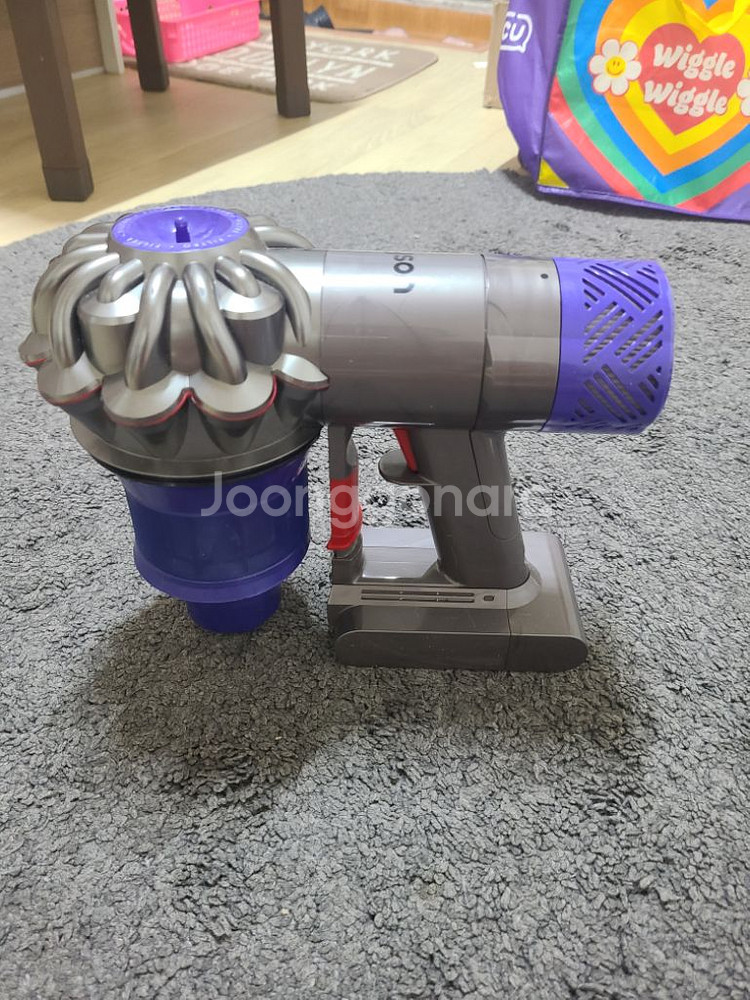 다이슨 V6 무선청소기 본체--0