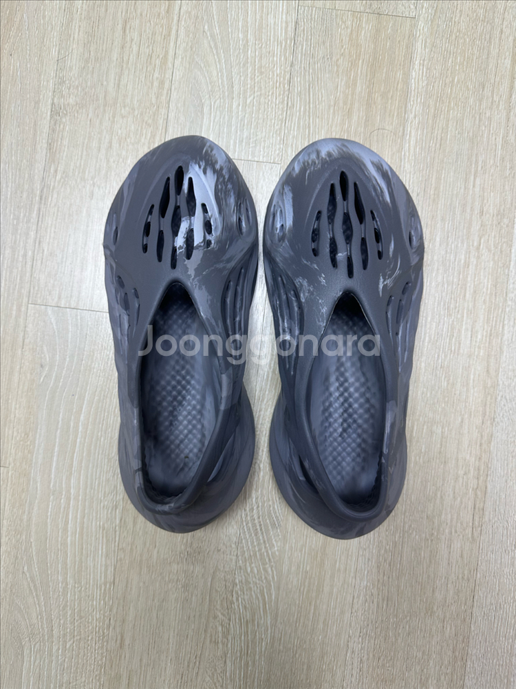 이지 폼 러너 그레이 255--0