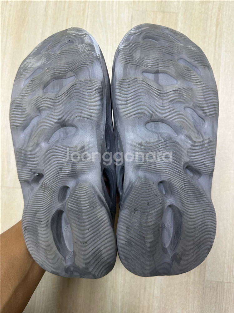 이지 폼 러너 그레이 255--1