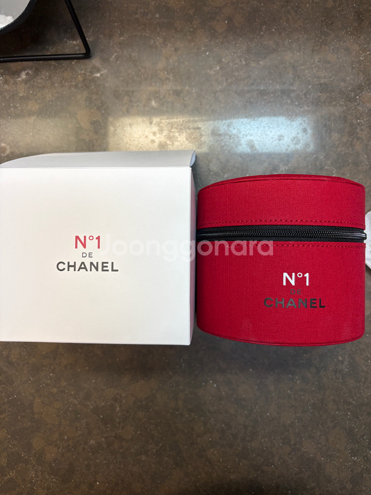 샤넬 뷰티 까멜리아 원형 파우치--0