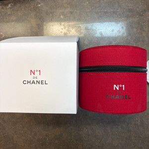 샤넬 뷰티 까멜리아 원형 파우치