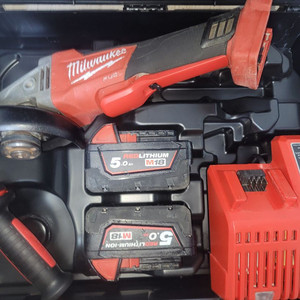 밀워키 충전 그라인더 5인치.패들방식 안전기능