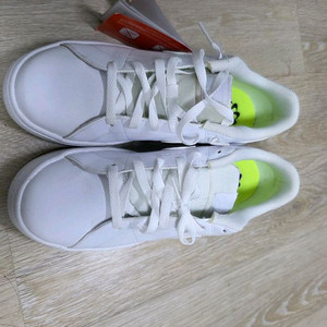 나이키 코트로얄2 NN 270 스니커즈