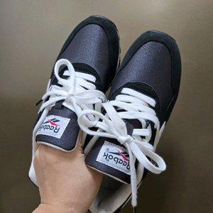 리복 운동화 225mm