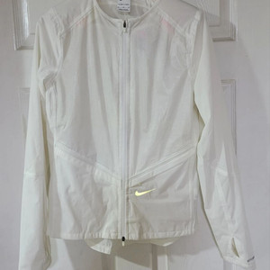 새상품)나이키Japan 여성바람막이 러닝집업 85M