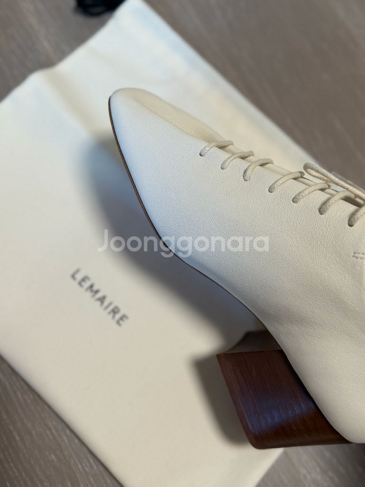 가격인하> 르메르 클래식 더비힐 화이트 새상품--2