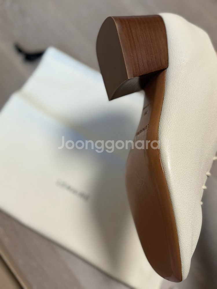 가격인하> 르메르 클래식 더비힐 화이트 새상품--3