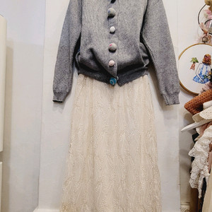 폼폼 가디건. 리버시블 레이스. 니트스커트