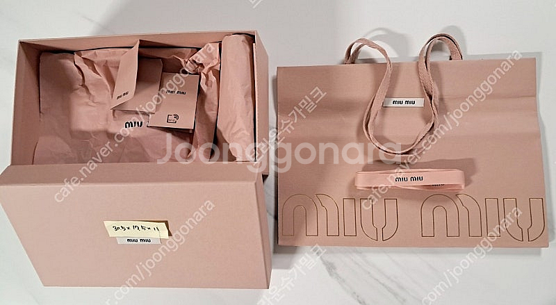 미우미우 신발박스 쇼핑백 리본끈 팝니다--0