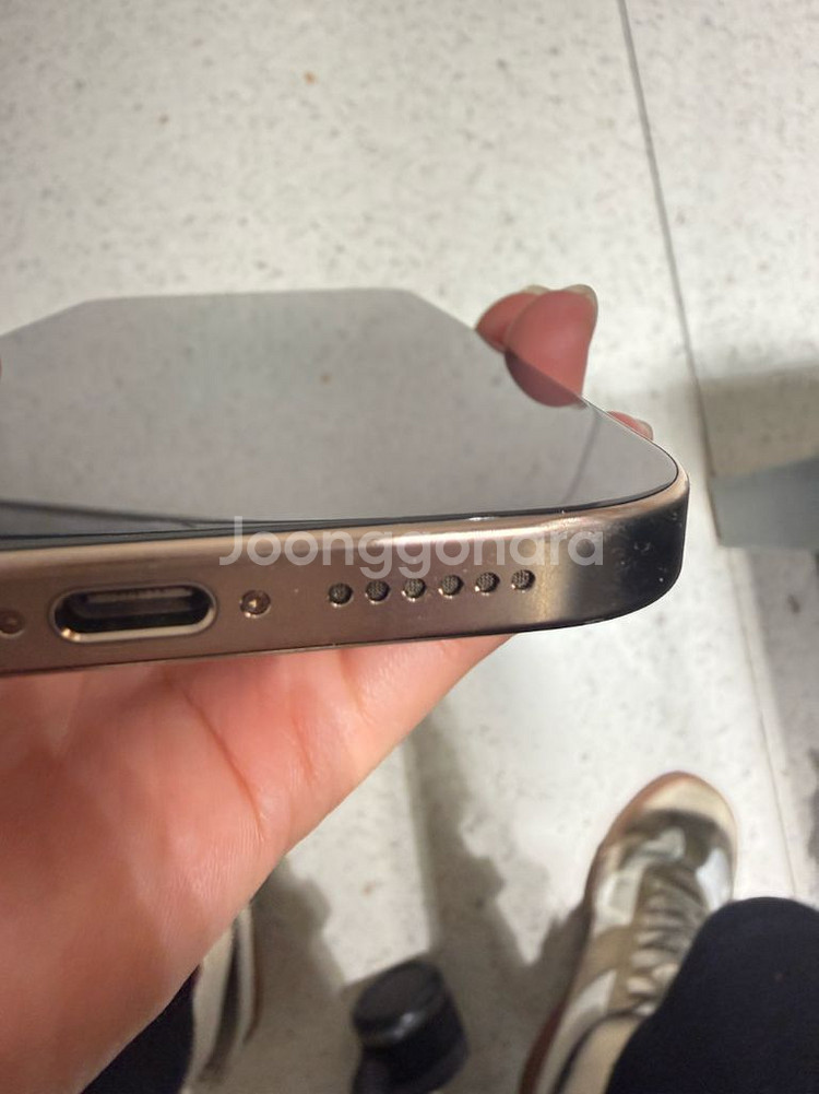 아이폰16프로맥스 512기가 골드 배터리효율 92프로 팝니다.--2